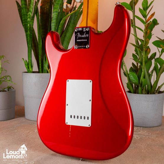 Fender Limited Edition AVRI '57 Stratocaster Candy Apple Red 2011 USA элетрогитара