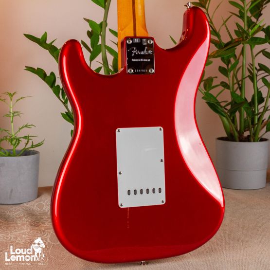 Fender Limited Edition AVRI '57 Stratocaster Candy Apple Red 2011 USA элетрогитара