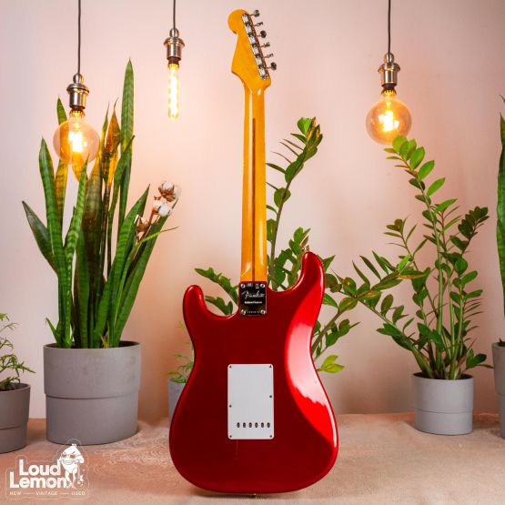 Fender Limited Edition AVRI '57 Stratocaster Candy Apple Red 2011 USA элетрогитара