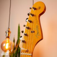 Fender Limited Edition AVRI '57 Stratocaster Candy Apple Red 2011 USA элетрогитара