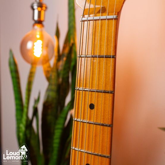 Fender Limited Edition AVRI '57 Stratocaster Candy Apple Red 2011 USA элетрогитара