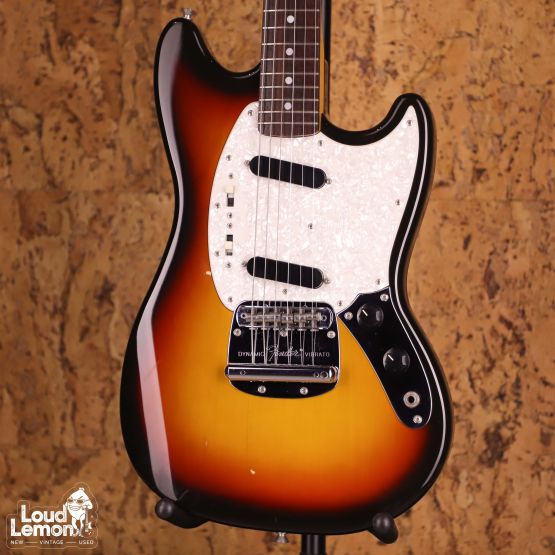 Fender MG69 Mustang Sunburst 2004 Japan электрогитара