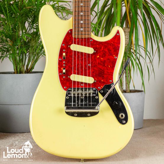 Fender MG69-65 Mustang Yellow White 1999 Japan электрогитара