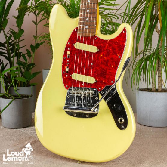 Fender MG69-65 Mustang Yellow White 1999 Japan электрогитара