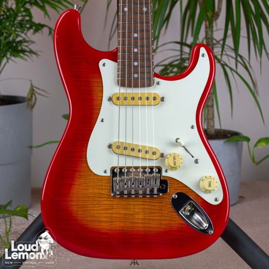 Fender MST-40 Mini Stratocaster Flame Cherry Burst 1993 Japan электрогитара