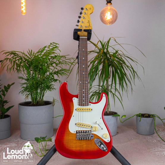 Fender MST-40 Mini Stratocaster Flame Cherry Burst 1993 Japan электрогитара
