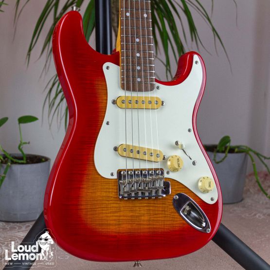 Fender MST-40 Mini Stratocaster Flame Cherry Burst 1993 Japan электрогитара