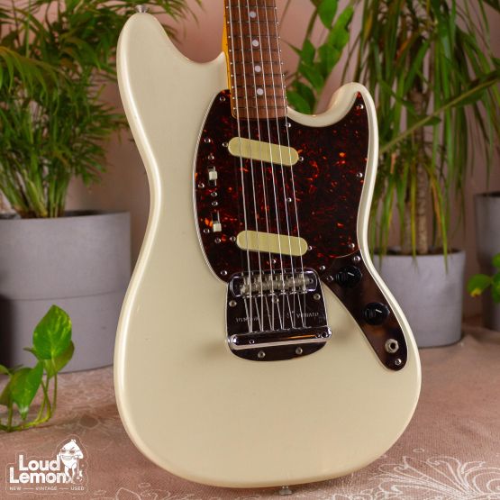 Fender Mustang Body - MG66/Neck - MG69 Vintage White 2005 Japan электрогитара