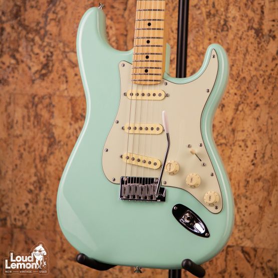 подарочный комплект Fender Player Stratocaster Surf Green 2021 Mexico электрогитара / чехол / кабель / ремень