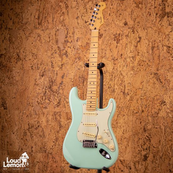 подарочный комплект Fender Player Stratocaster Surf Green 2021 Mexico электрогитара / чехол / кабель / ремень
