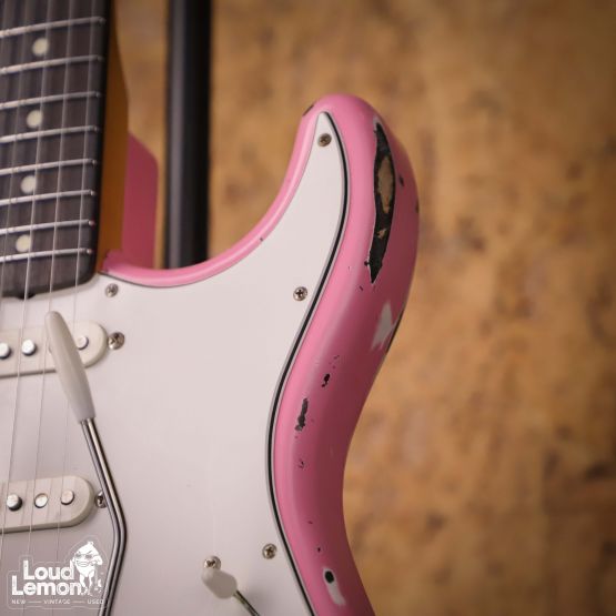 Fender ST62 Stratocaster Relic Shell Pink 1993 Japan w/ AVRI '62 pickups электрогитара