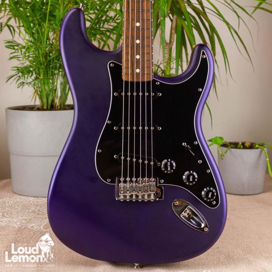 ‌Fender Standard Stratocaster Royal Purple 2003 Mexico электрогитара