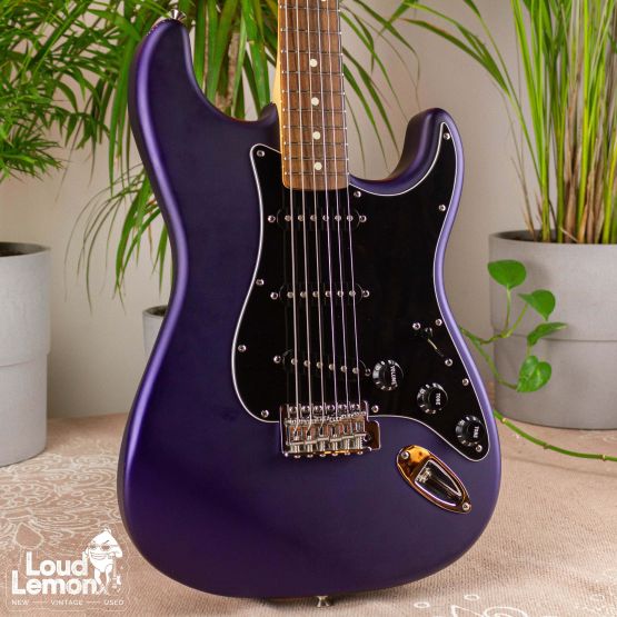 ‌Fender Standard Stratocaster Royal Purple 2003 Mexico электрогитара