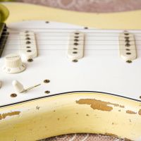 Fender Custom Shop Stratocaster 1969 Heavy Relic Aged Vintage White 2013 USA электрогитара