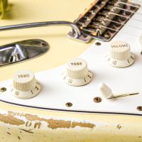 Fender Custom Shop Stratocaster 1969 Heavy Relic Aged Vintage White 2013 USA электрогитара