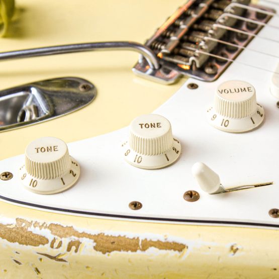 Fender Custom Shop Stratocaster 1969 Heavy Relic Aged Vintage White 2013 USA электрогитара