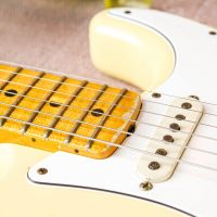Fender Custom Shop Stratocaster 1969 Heavy Relic Aged Vintage White 2013 USA электрогитара