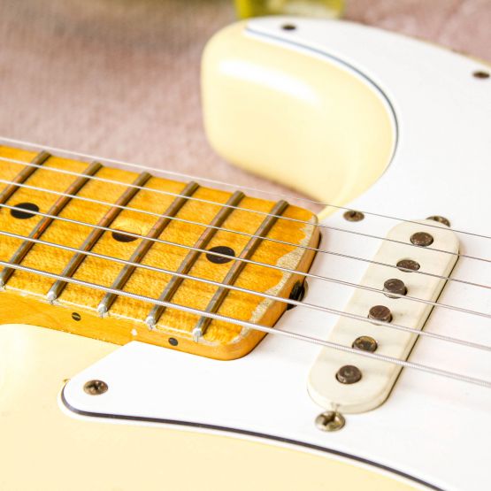 Fender Custom Shop Stratocaster 1969 Heavy Relic Aged Vintage White 2013 USA электрогитара