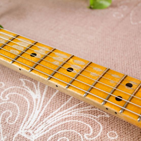 Fender Custom Shop Stratocaster 1969 Heavy Relic Aged Vintage White 2013 USA электрогитара