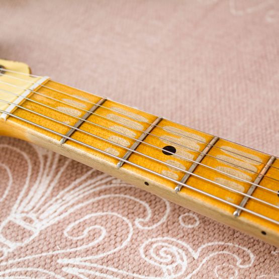 Fender Custom Shop Stratocaster 1969 Heavy Relic Aged Vintage White 2013 USA электрогитара