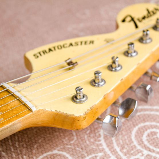 Fender Custom Shop Stratocaster 1969 Heavy Relic Aged Vintage White 2013 USA электрогитара