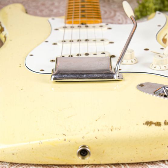 Fender Custom Shop Stratocaster 1969 Heavy Relic Aged Vintage White 2013 USA электрогитара