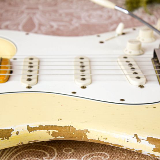 Fender Custom Shop Stratocaster 1969 Heavy Relic Aged Vintage White 2013 USA электрогитара
