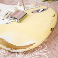 Fender Custom Shop Stratocaster 1969 Heavy Relic Aged Vintage White 2013 USA электрогитара