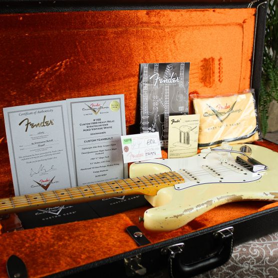 Fender Custom Shop Stratocaster 1969 Heavy Relic Aged Vintage White 2013 USA электрогитара