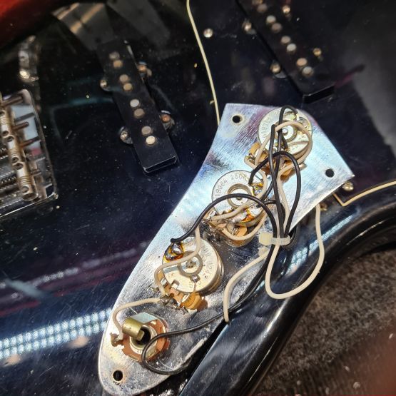 Fender American Standard Jazz Bass Black 2003 USA бас-гитара