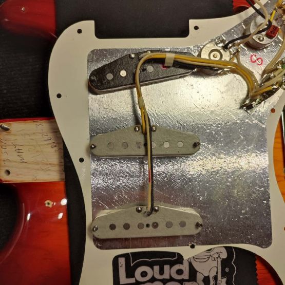 Fender Custom Shop Custom Deluxe Stratocaster Aged Cherry Sunburst 2013 USA электрогитара