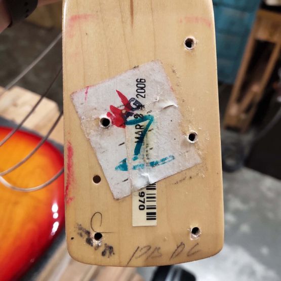 Fender American Deluxe Precision Bass 60th Anniversary Aged Cherry Burst 2005 USA бас-гитара