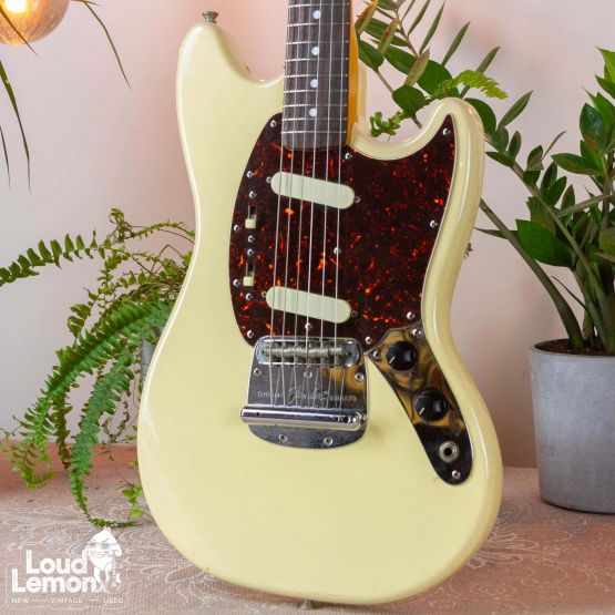 Fender Mustang MG69 Vintage White 1984 Japan электрогитара