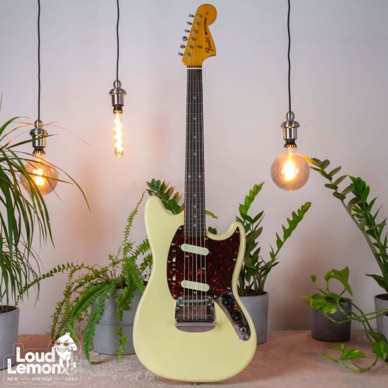 Fender Mustang MG69 Vintage White 1984 Japan электрогитара