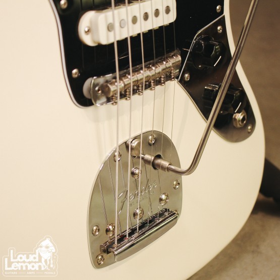 Fender American Professional Jaguar Olympic White 2017 USA электрогитара