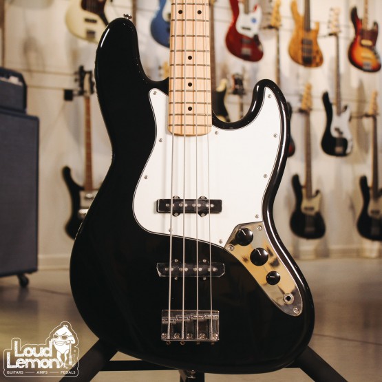 Fender Standard Jazz Bass Maple Fingerboard Black бас-гитара