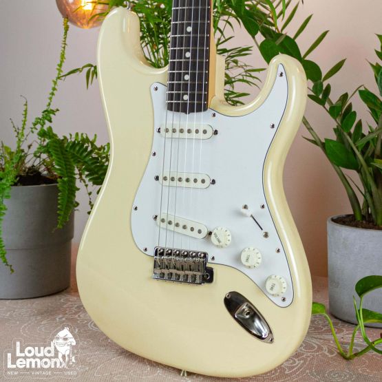 Fender Stratocaster ST-43 Vintage White 2004 Japan электрогитара