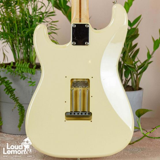 Fender Stratocaster ST-43 Vintage White 2004 Japan электрогитара