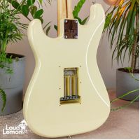 Fender Stratocaster ST-43 Vintage White 2004 Japan электрогитара