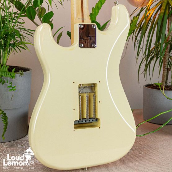 Fender Stratocaster ST-43 Vintage White 2004 Japan электрогитара