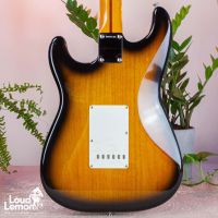 Fender AVRI '57 Stratocaster 50th Anniversary Sunburst 1996 USA электрогитара