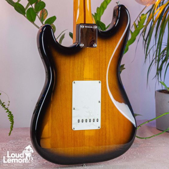 Fender AVRI '57 Stratocaster 50th Anniversary Sunburst 1996 USA электрогитара