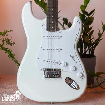 Squier Bullet Strat Arctic White 2018 Indonesia электрогитара