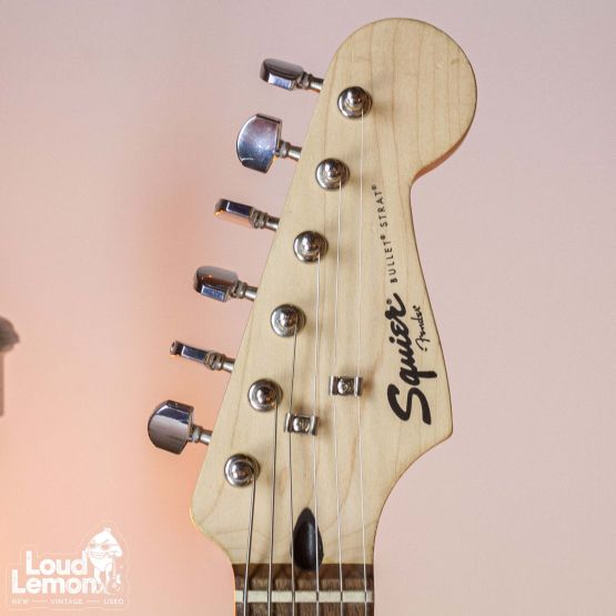 Squier Bullet Strat Arctic White 2018 Indonesia электрогитара