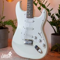 Squier Bullet Strat Arctic White 2018 Indonesia электрогитара