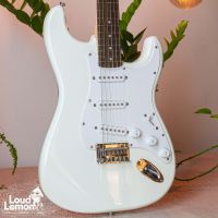 Squier Bullet Strat Arctic White 2018 Indonesia электрогитара