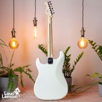 Squier Bullet Strat Arctic White 2018 Indonesia электрогитара
