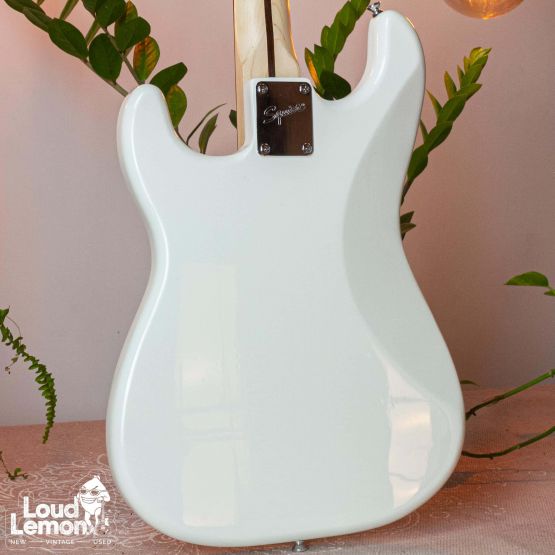 Squier Bullet Strat Arctic White 2018 Indonesia электрогитара