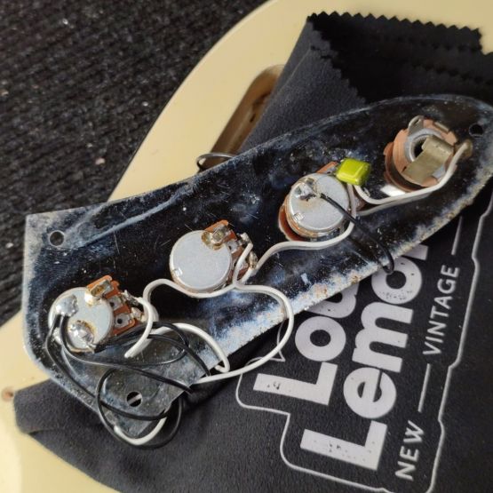 Fender AJB Aerodyne Jazz Bass Vintage White 2010 Japan бас-гитара