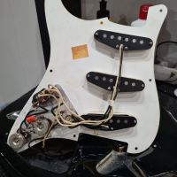 Fender AVRI '57 Stratocaster Black 1990 USA электрогитара